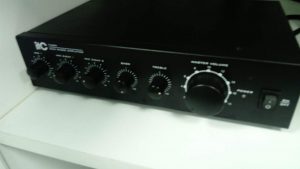 Amplificador de audio ITC en universidad